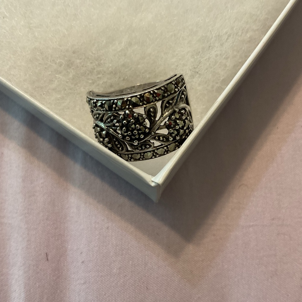 Vintage-Inspired Silver Floral Statement Ring